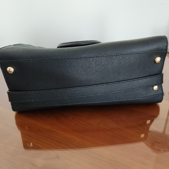 Michael Kors Hamilton Tote - Picture 4 of 8